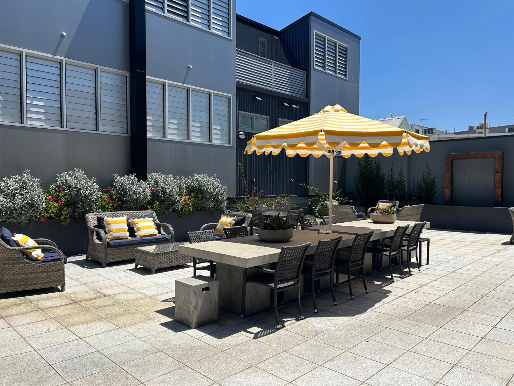 Crown On Darby Newcastle Aparthotel Exterior foto